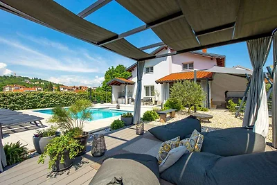 FerienHaus mit beheiztem Pool in der Nähe von