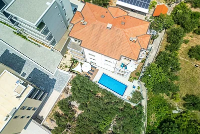Ferienwohnung mit Schwimmingpool im Freien
