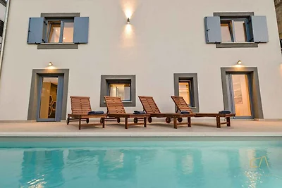 Villa mit Meerblick, Wellnessbereich und Pool