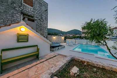 Ferienhaus mit Aussenpool, 50 m vom Meer