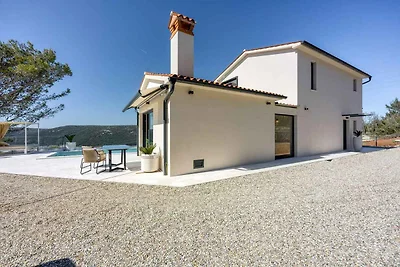 Villa mit beheiztem Pool und Jacuzzi