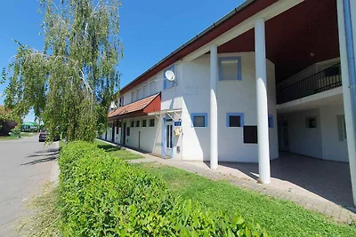 Ferienwohnung direkt am Wasser mit Freistrand