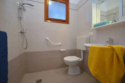 Ferienwohnung DREIZIMMERWOHNUNG im Parterre
