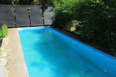 Ferienhaus mit einbautem solar beheiztem Pool