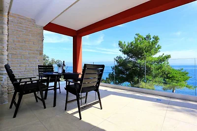 Villa mit Pool und direkt am Strand