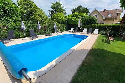 Ferienwohnung mit Garten und Pool