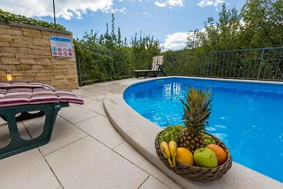 Ferienhaus mit Pool und Klimaanlage