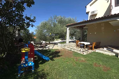 Ferienwohnung mit Terrasse und Parkplatz