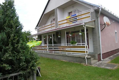 Ferienhaus mit Garten und Terrasse