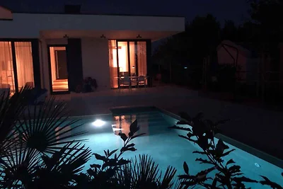 Ferienhaus mit Terrasse und Pool