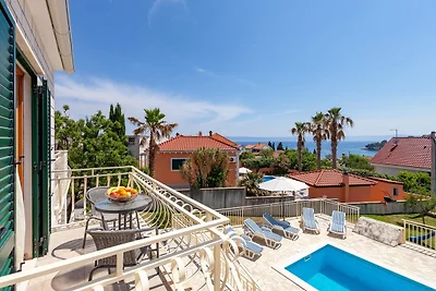 Villa mit Meerblick und Pool