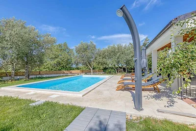 Villa mit Privatpool und Garten