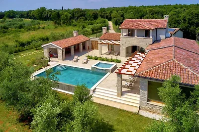 Villa mit Klimaanlage und Pool