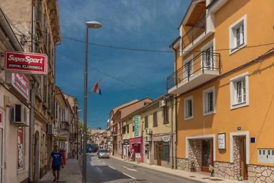 Ferienwohnung Mit Klimaanlage und Terasse