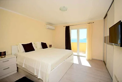 Ferienhaus mit Pool und Klimaanlage