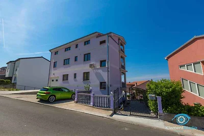 Ferienwohnung mit Poolnutzung und modern