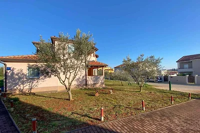 Ferienwohnung mit Balkon, modern eingerichtet