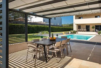 Villa mit Klimaanlage und Pool