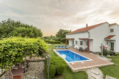 Charmante Villa Ezgeta in Kaštel Novi mit eig