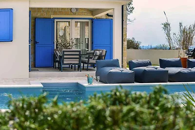 Villa mit Pool und Grill