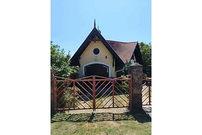 Ferienhaus mit riesengrossem Grundstück und A