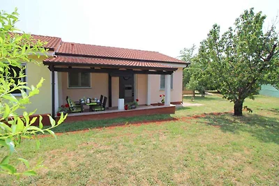 Bungalow mit Aussenpool und Klimaanlage