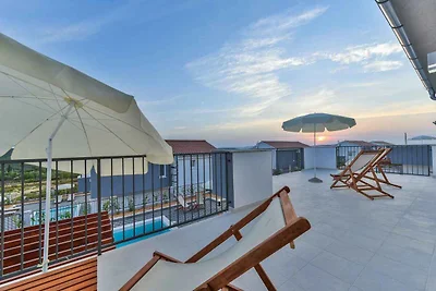 Villa mit Pool und WLAN