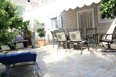 Ferienwohnung mit Terrasse und Grill