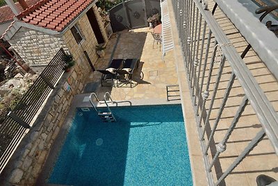 Ferienhaus mit Pool und Grill