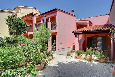 Ferienwohnung mit Terrasse und Garten