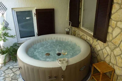 Ferienwohnung mit Klimaanlage und Whirlpool