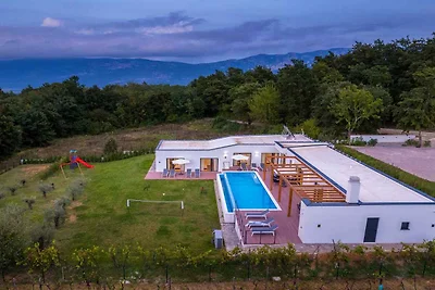 Villa mit beheiztem Pool