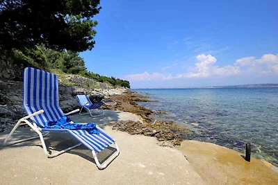 Villa mit Pool und direkt am Strand