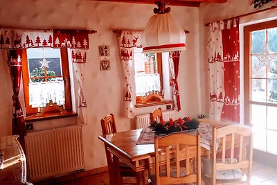 Ferienhaus mit Kamin und Sauna bei Wald