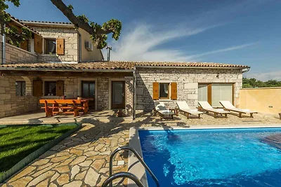 Villa mit eigenem Pool und Garten