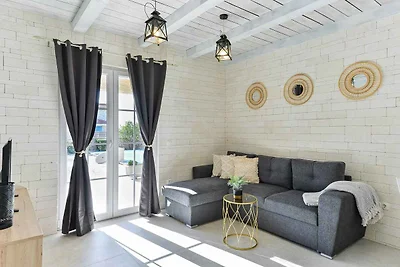 Schöne Villa in Privlaka mit beheiztem