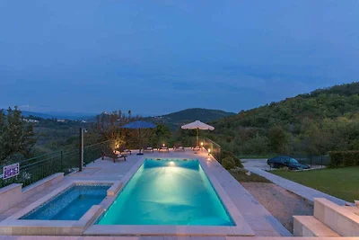 Ferienhaus mit Pool und Klimaanlage