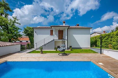 Villa mit Swimmingpool und Gartenküche