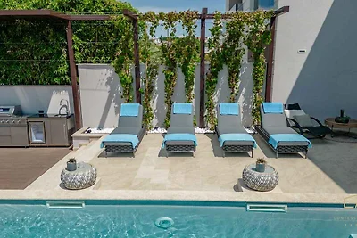 Villa mit Pool und Klimaanlage
