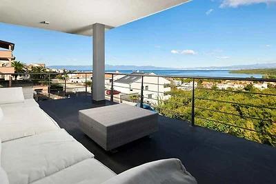 Villa mit Pool und Meerblick