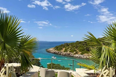 Villa mit Pool und Panoramablick