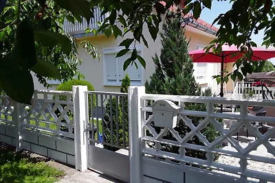 Ferienhaus mit Terasse und Garten