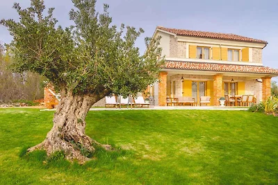 Villa mit rustikalem Hauch und Pool auf Krk