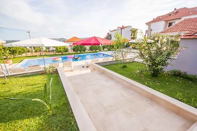 Ferienwohnung mit Pool und 80 m zum Strand