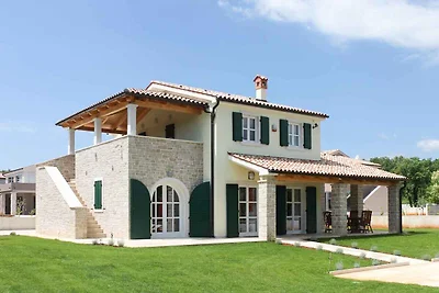 Ferienhaus mit Aussenpool und Grill