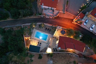 Villa mit Swimmingpool und Meerblick