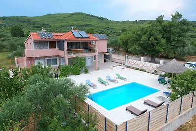 Villa Familienfreundlich mit Klimaanlage, Poo