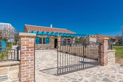 Villa mit Pool, Klima und Grill