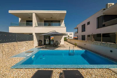 Villa mit Meerblick und Pool