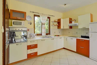 Villa mit Pool und Klimaanlage